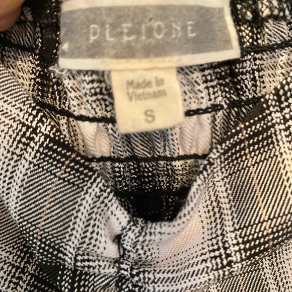 Black & White Plaid Heart-Shaped Peasant Blouse - Picture 3 of 3